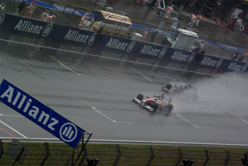 Illustration for article titled 2009 Chinese Grand Prix Gets Wet, Real Wet